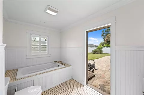 Bath - 1252 Waterside Ln, Venice, FL 34285 photo 2 of 5