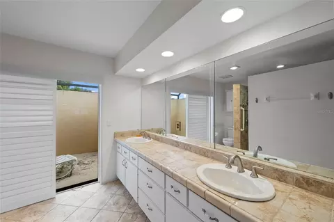 Bath - 1252 Waterside Ln, Venice, FL 34285 photo 4 of 5