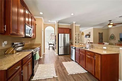 Kitchen - 6733 45th Ter E, Bradenton, FL 34203 photo 3 of 4
