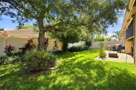 Exterior - 6733 45th Ter E, Bradenton, FL 34203 photo 6 of 10
