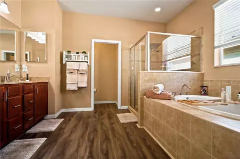 Bath - 6733 45th Ter E, Bradenton, FL 34203 photo 1 of 4