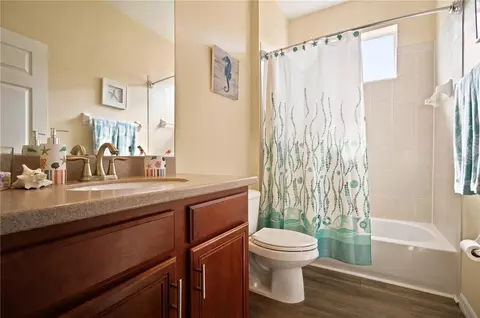 Bath - 6733 45th Ter E, Bradenton, FL 34203 photo 3 of 4