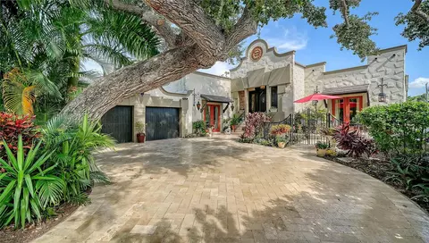 1853 Fiesta Dr, Sarasota, FL 34231