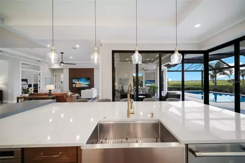 Kitchen - 1622 Channelside Pl, Parrish, FL 34219 photo 10 of 13