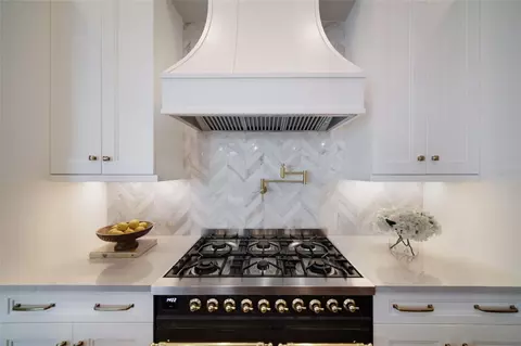 Kitchen - 1622 Channelside Pl, Parrish, FL 34219 photo 7 of 13