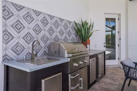 Kitchen - 1622 Channelside Pl, Parrish, FL 34219 photo 11 of 13