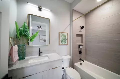 Bath - 1622 Channelside Pl, Parrish, FL 34219 photo 6 of 7