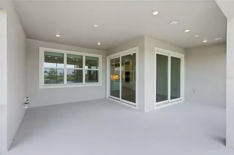 Exterior - 10619 Sea Pines Pl, Parrish, FL 34219 photo 9 of 12