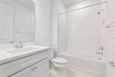Bath - 10619 Sea Pines Pl, Parrish, FL 34219 photo 2 of 3