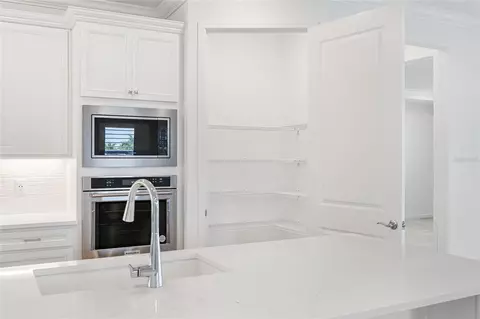 Kitchen - 10619 Sea Pines Pl, Parrish, FL 34219 photo 4 of 4