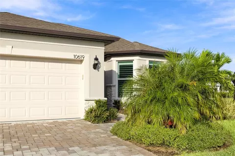 Exterior - 10619 Sea Pines Pl, Parrish, FL 34219 photo 5 of 12