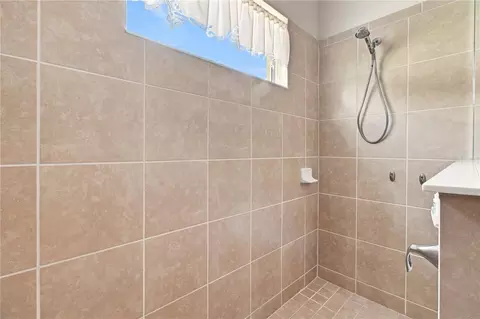 Bath - 1329 Westover Ave, Parrish, FL 34219 photo 2 of 3