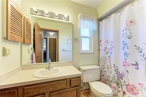 Bath - 22230 26th Ave E, Bradenton, FL 34211 photo 2 of 2