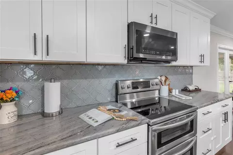 Kitchen - 11304 Leprechaun Dr, Riverview, FL 33569 photo 6 of 6