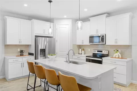 Kitchen - 20285 Symphony Pl, Venice, FL 34293 photo 2 of 3