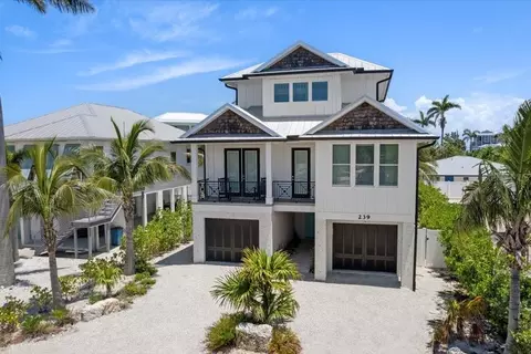 239 S Harbor Dr, Holmes Beach, FL 34217