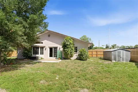Exterior - 802 Embassy Rd, Largo, FL 33771 photo 2 of 2