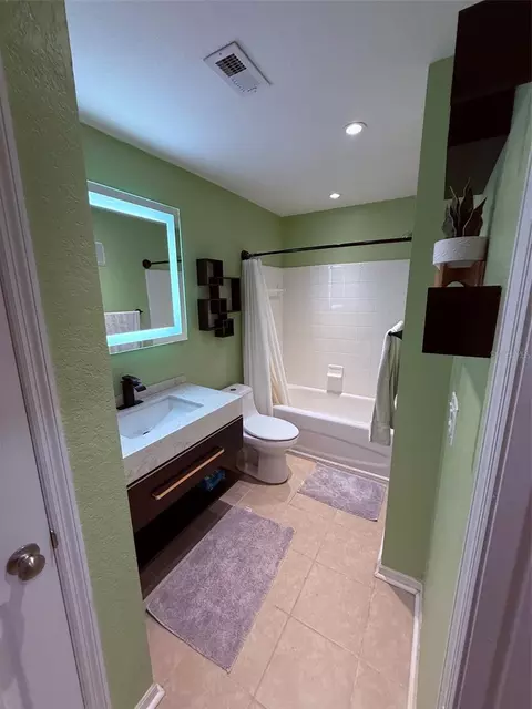 Bath - 8809 Manor Loop #101, Lakewood Ranch, FL 34202 photo 5 of 6