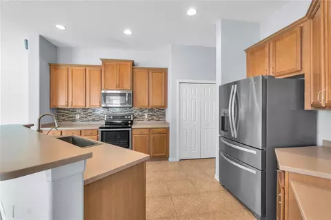 Kitchen - 2927 122nd Pl E, Parrish, FL 34219 photo 2 of 3