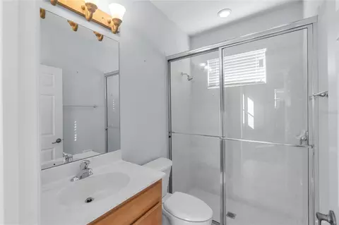 Bath - 2927 122nd Pl E, Parrish, FL 34219 photo 3 of 3