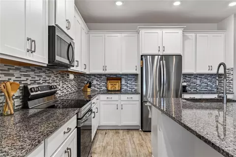 Kitchen - 11746 Little River Way, Parrish, FL 34219 photo 5 of 6
