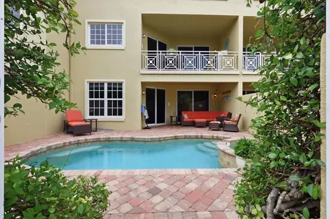 Exterior - 712 Granada Ave #2, Venice, FL 34285 photo 5 of 8