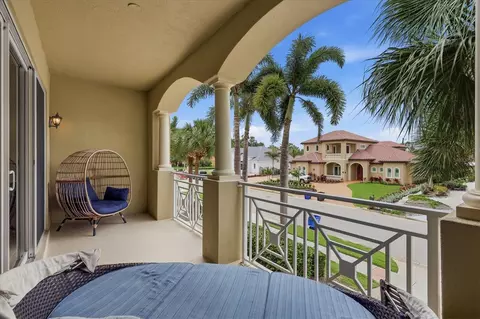 Exterior - 712 Granada Ave #2, Venice, FL 34285 photo 7 of 8