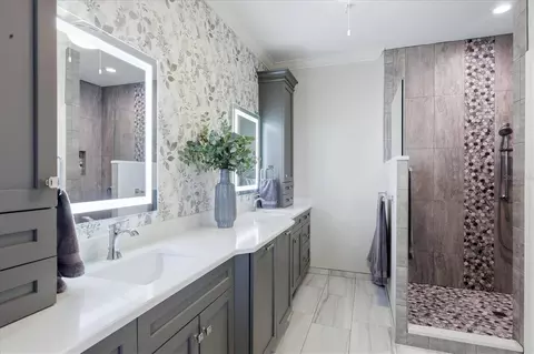 Bath - 712 Granada Ave #2, Venice, FL 34285 photo 4 of 5