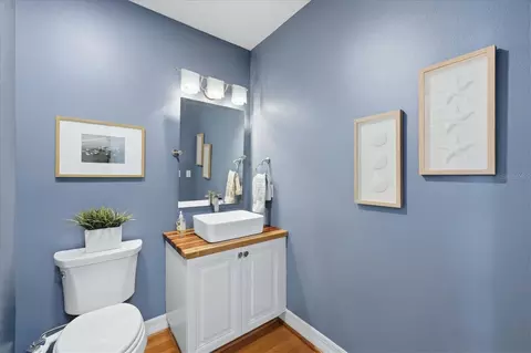 Bath - 712 Granada Ave #2, Venice, FL 34285 photo 3 of 5