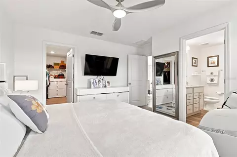 Bedroom - 9540 Sandy Bluffs Cir, Parrish, FL 34219 photo 3 of 9