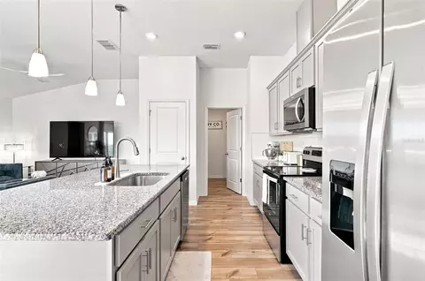 Kitchen - 9540 Sandy Bluffs Cir, Parrish, FL 34219 photo 6 of 6
