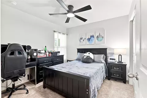 Bedroom - 9540 Sandy Bluffs Cir, Parrish, FL 34219 photo 8 of 9