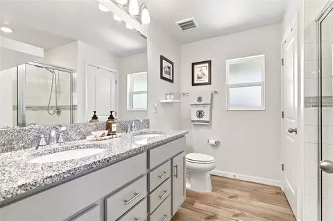 Bath - 9540 Sandy Bluffs Cir, Parrish, FL 34219 photo 1 of 2