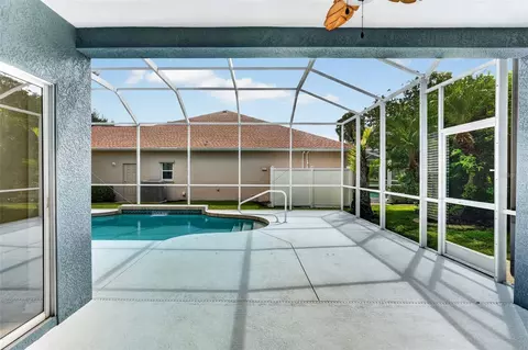 Exterior - 4007 34th St E, Bradenton, FL 34208 photo 6 of 7