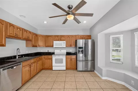 Kitchen - 4007 34th St E, Bradenton, FL 34208 photo 2 of 4