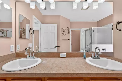 Bath - 4007 34th St E, Bradenton, FL 34208 photo 3 of 4