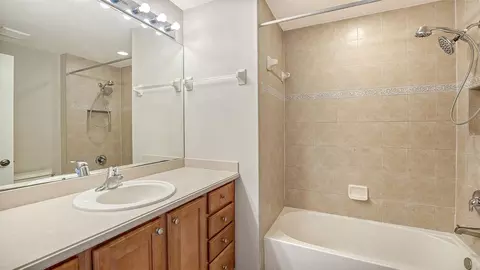 Bath - 11480 52nd Ct E, Parrish, FL 34219 photo 2 of 5