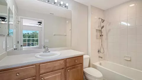 Bath - 11480 52nd Ct E, Parrish, FL 34219 photo 4 of 5