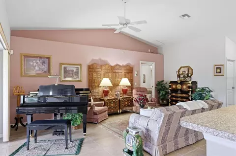 Living - 4610 72nd Ct E, Bradenton, FL 34203 photo 2 of 2