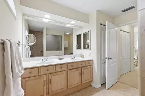 Bath - 4610 72nd Ct E, Bradenton, FL 34203 photo 2 of 6