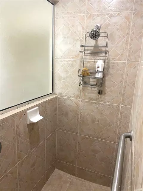 Bath - 4610 72nd Ct E, Bradenton, FL 34203 photo 5 of 6