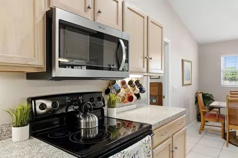 Kitchen - 4610 72nd Ct E, Bradenton, FL 34203 photo 5 of 5