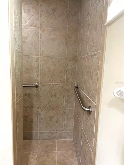 Bath - 4610 72nd Ct E, Bradenton, FL 34203 photo 3 of 6