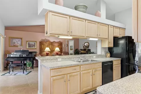 Kitchen - 4610 72nd Ct E, Bradenton, FL 34203 photo 2 of 5