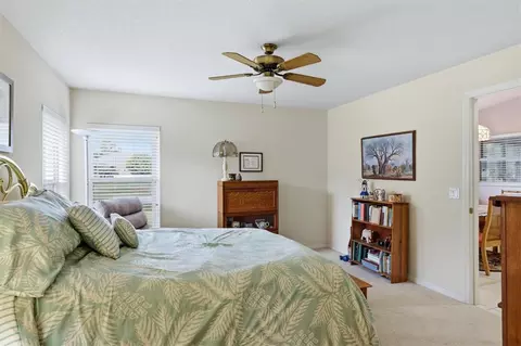 Bedroom - 4610 72nd Ct E, Bradenton, FL 34203 photo 2 of 3