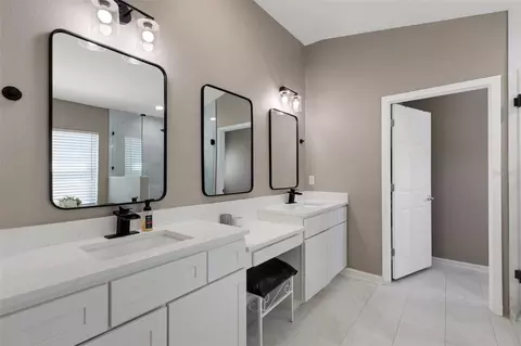 Bath - 5751 99th Avenue Cir E, Parrish, FL 34219 photo 1 of 7
