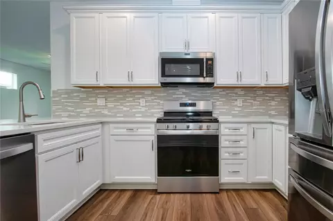 Kitchen - 10641 Spring Tide Way, Parrish, FL 34219 photo 5 of 5
