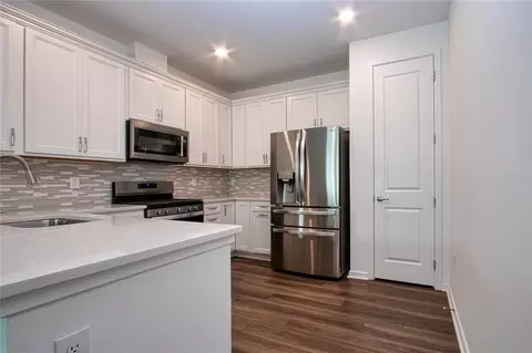 Kitchen - 10641 Spring Tide Way, Parrish, FL 34219 photo 3 of 5