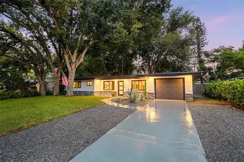 2410 Valencia Dr, Sarasota, FL 34239