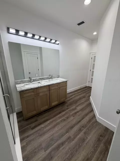 Bath - 612 SE 13th Ave, Okeechobee, FL 34974 photo 5 of 6